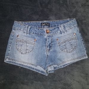 LEI size 9 medium wash low-cut blue jean denim shorts